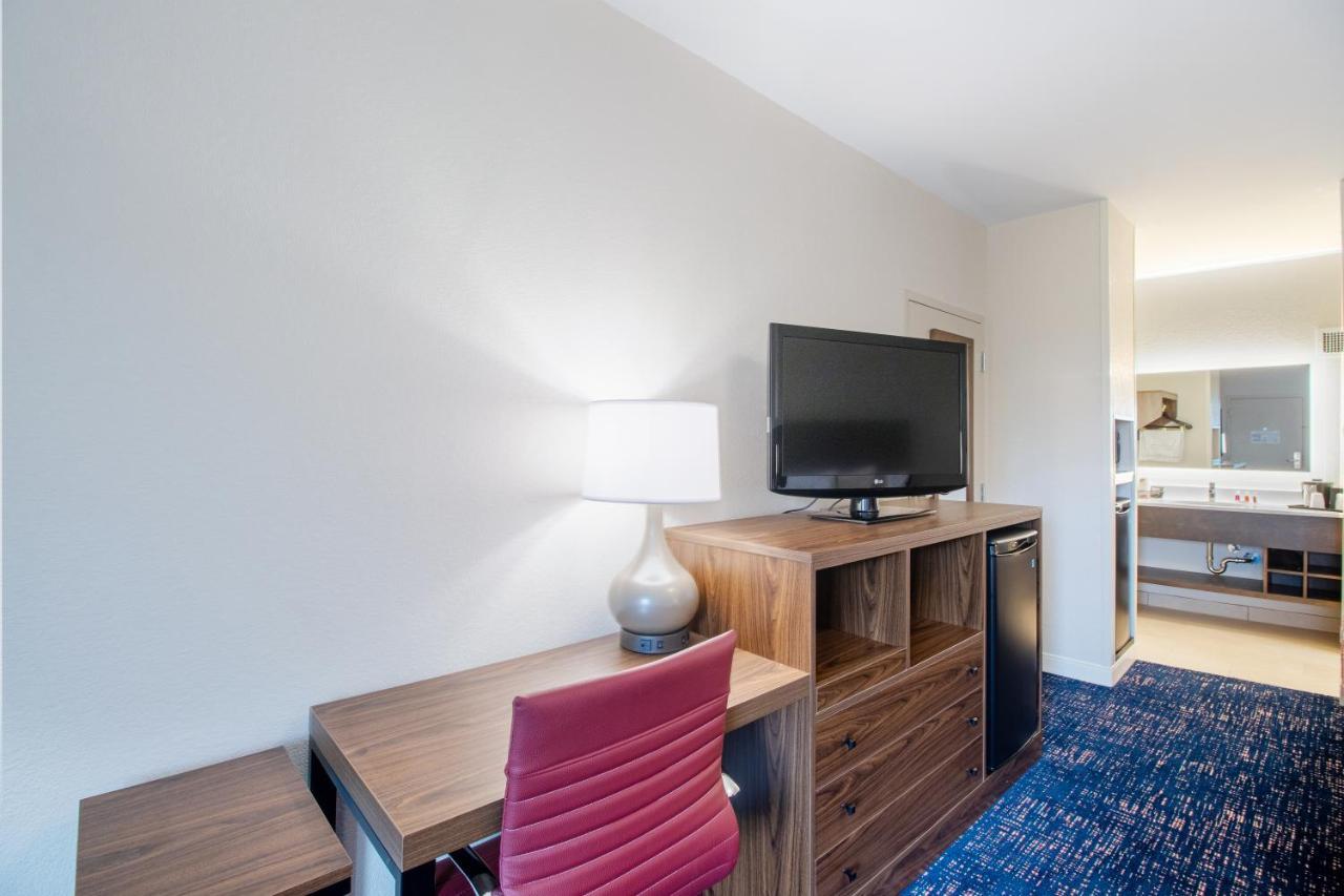 Econo Lodge Inn & Suites Foley-North Gulf Shores Buitenkant foto